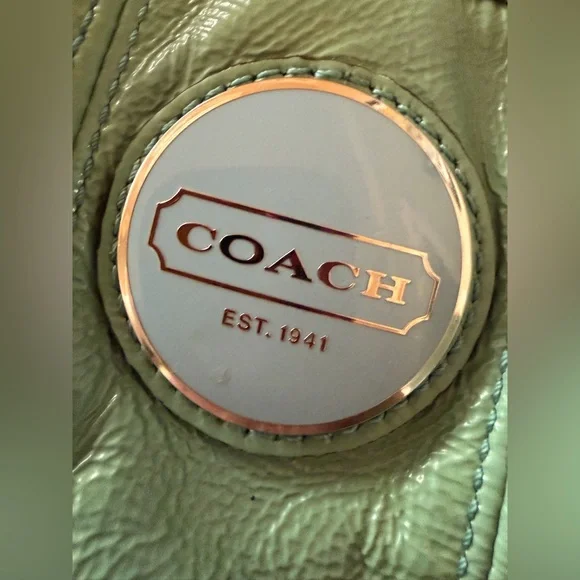 **SALE**Coach Light Green Patent Leather Shoulder Bag with Kisslock inside - Picture 5 of 16